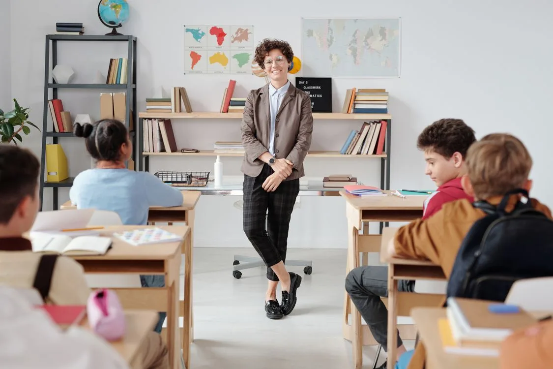 Salaire enseignant en 2026 : du professeur stagiaire à l'agrégé